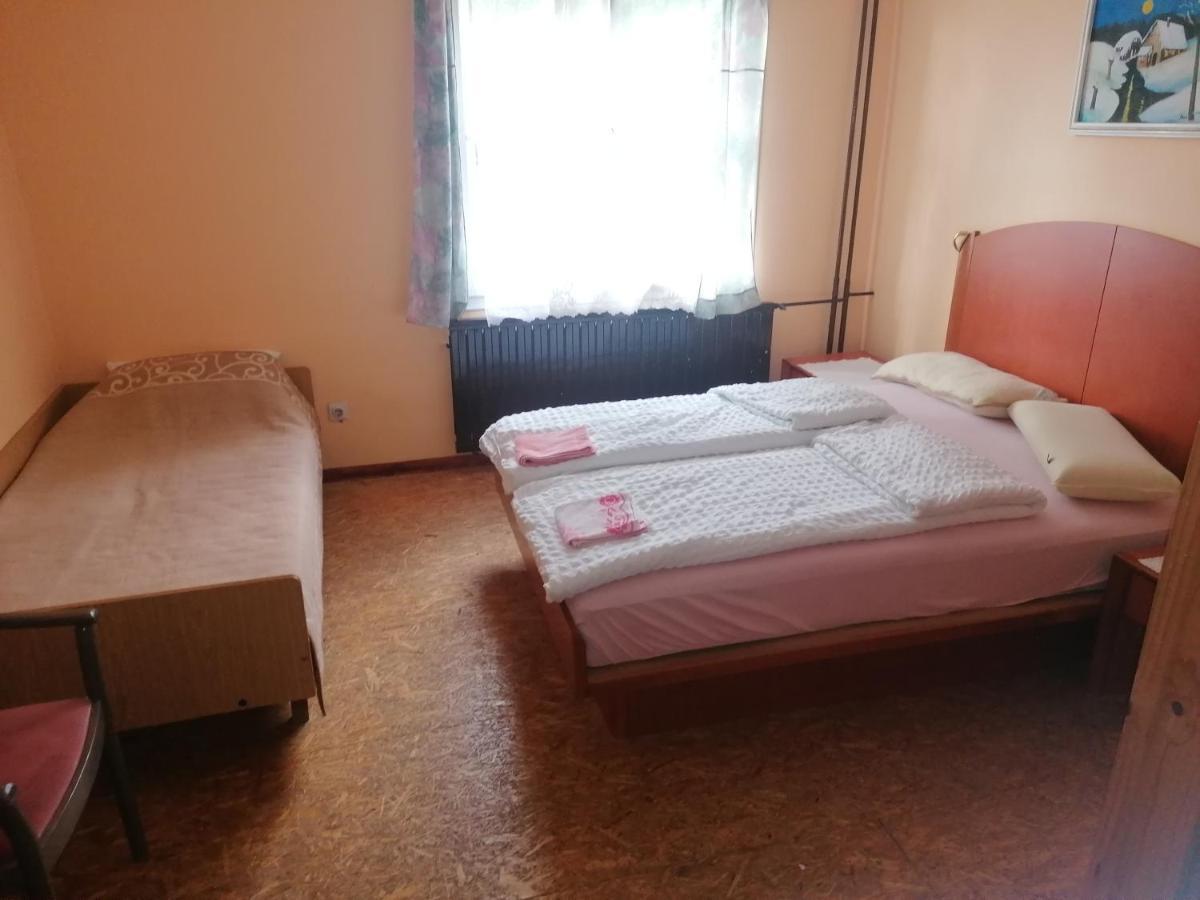 Smucarska Koca Bed and Breakfast Kotlje Esterno foto