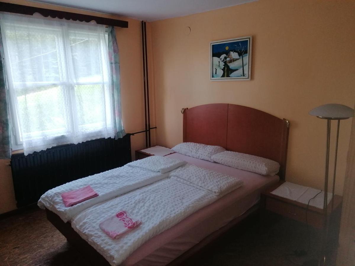 Smucarska Koca Bed and Breakfast Kotlje Esterno foto